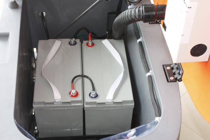 Großer Wasser-Behälter-Weg hinter Boden-Wäschern erlauben Schaum freie reinigende Maschine 0