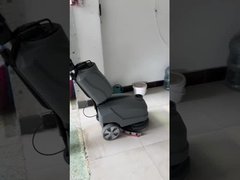 Kompaktes Fußbodenputzgerät reinigt Fliesenböden leicht